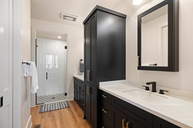 Carriage House Charmer bathroom