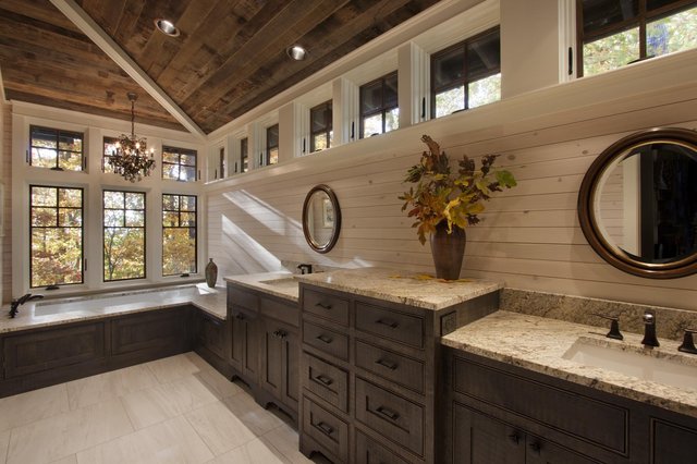 Cliff Haven master bathroom