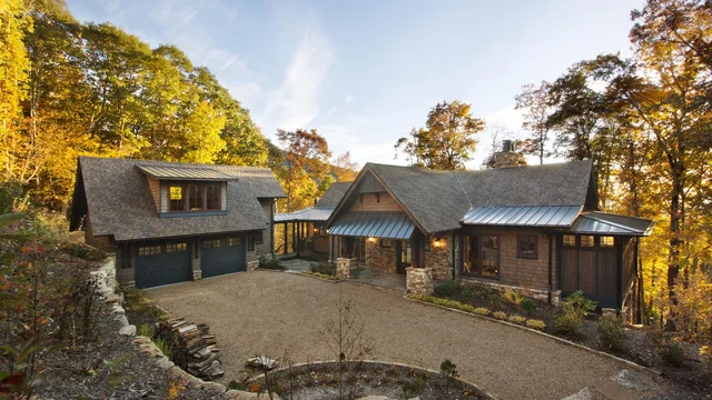 Cliff Haven exterior with driveway