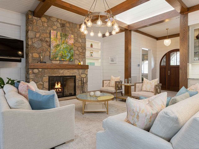 Blue beauty living room and entryway