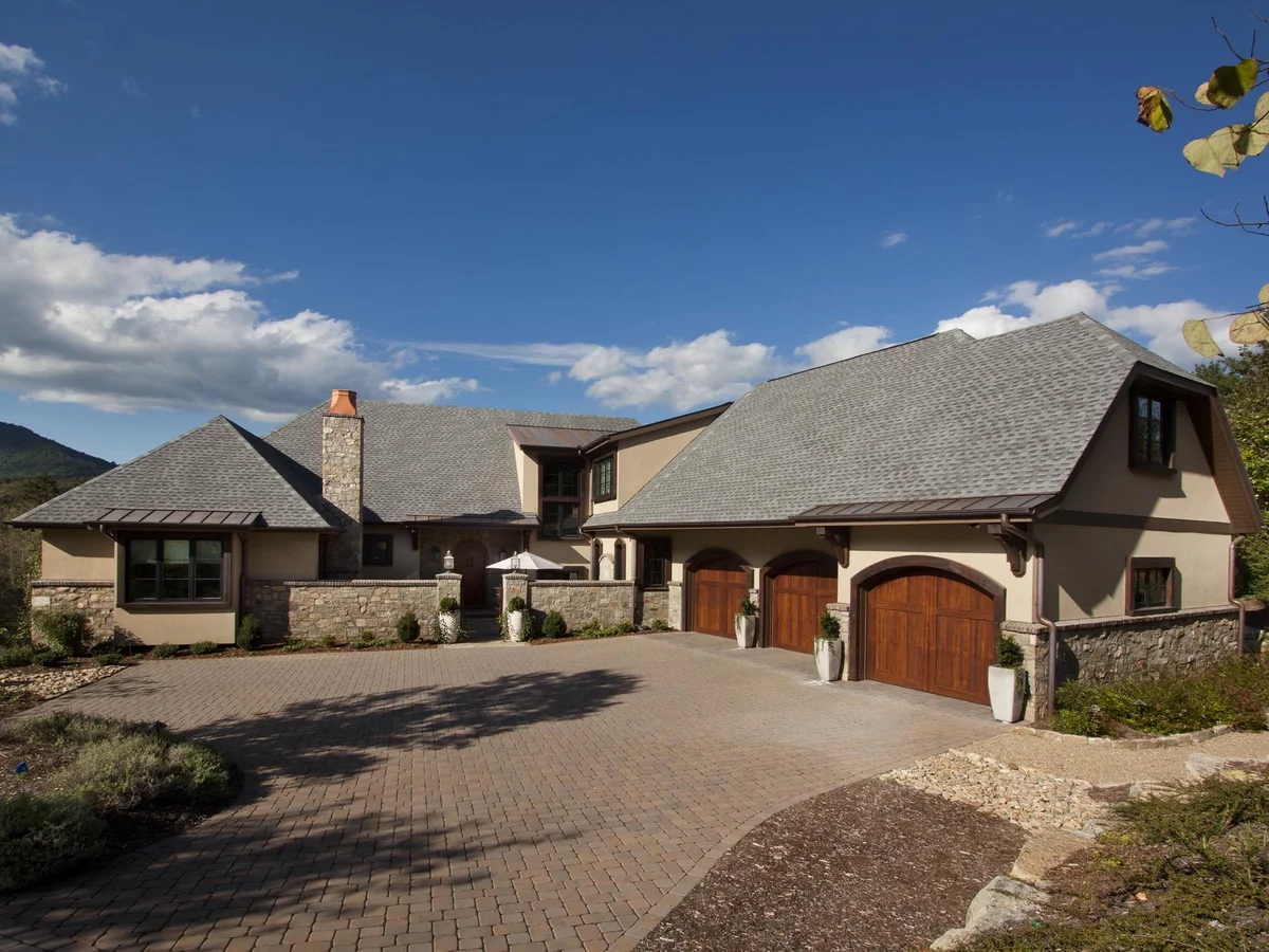 Cove Courtyard exterior