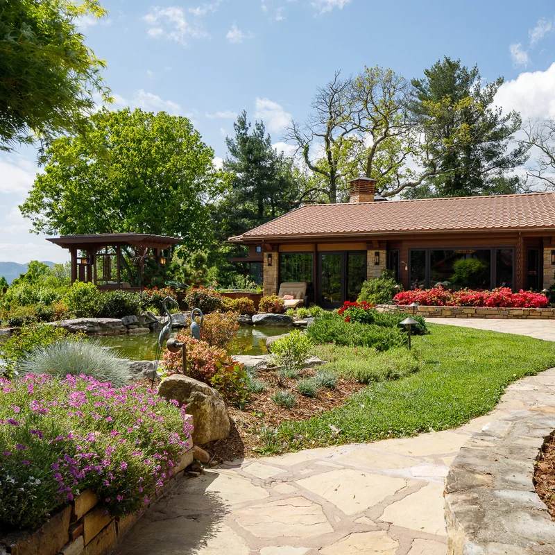 Beaucatcher Mountain exterior living area