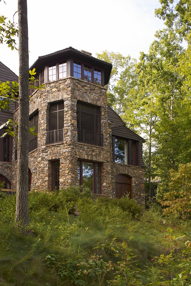 Grove Landing exterior tower from the lake view