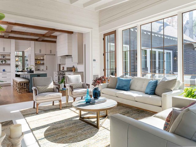 Blue beauty seating with windows