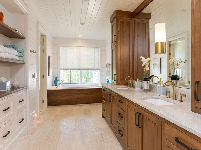 Blue beauty bathroom with tub