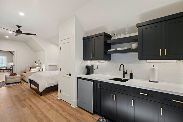 Carriage House Charmer kitchenette