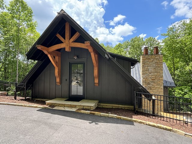 Carriage House Charmer front entrance