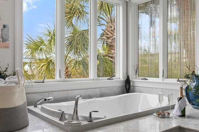 Light & Bright Tub After