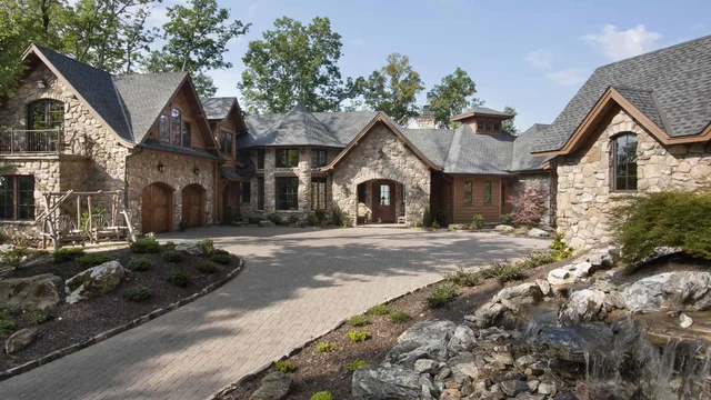 Eagles Nest Exterior with Driveway