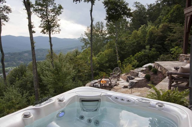 Eagles Nest Jacuzzi Overlooking Mountains