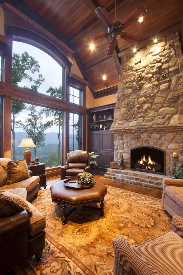 Eagles Nest Living Room with Great Fireplace