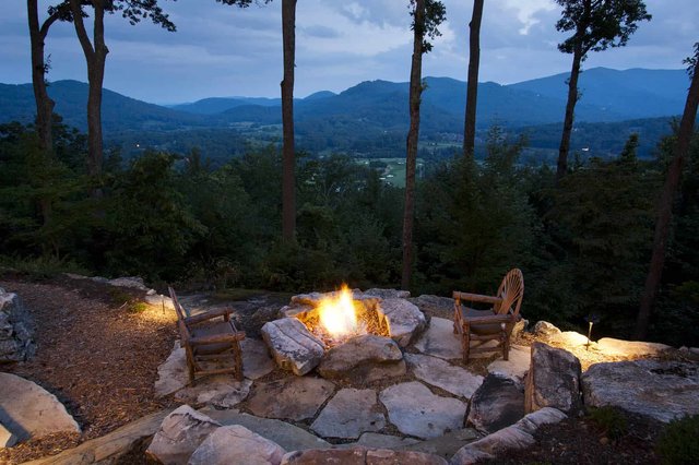 Eagles Nest Outdoor Patio Overlooking Valley Below