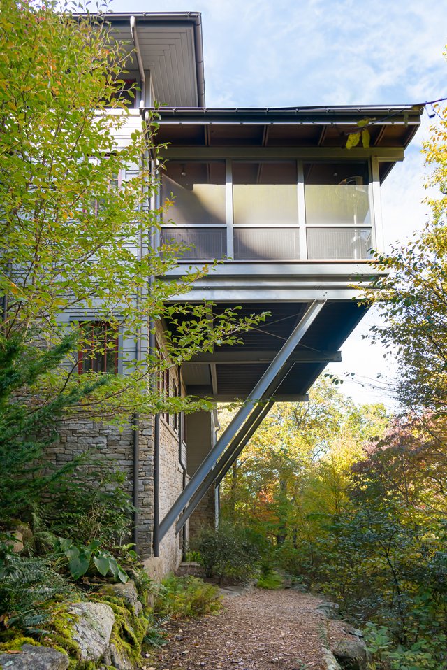 Modern Opus Exterior