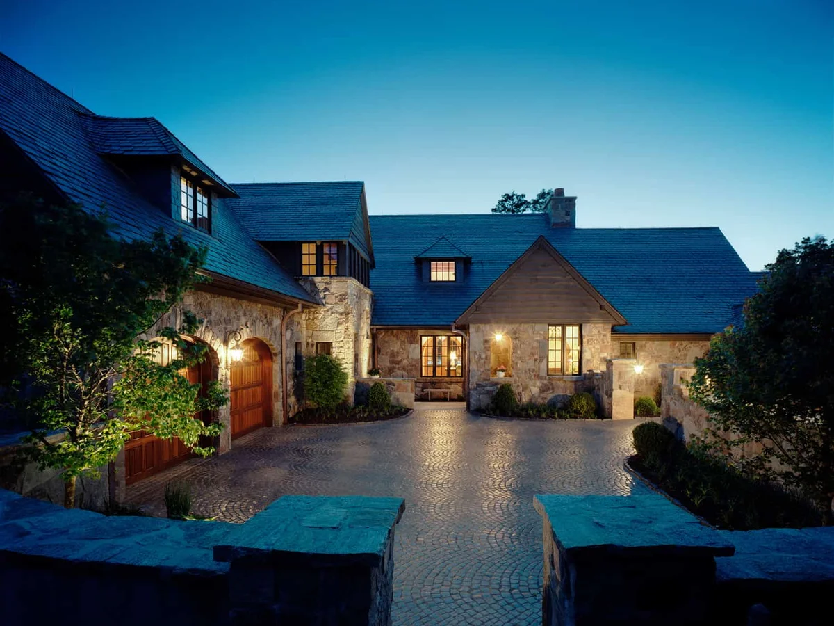 Keowee Legacy Exterior Driveway and Courtyard 1