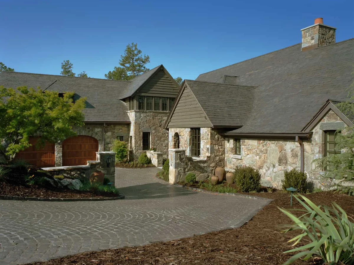 Keowee Legacy Exterior and Driveway