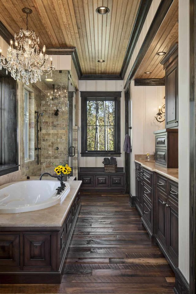 Maison de Montagne Master Bathroom