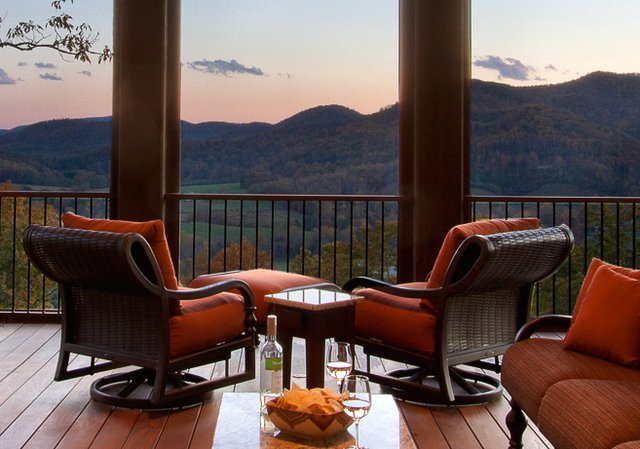 Raven Cliff Screened in Porch with View