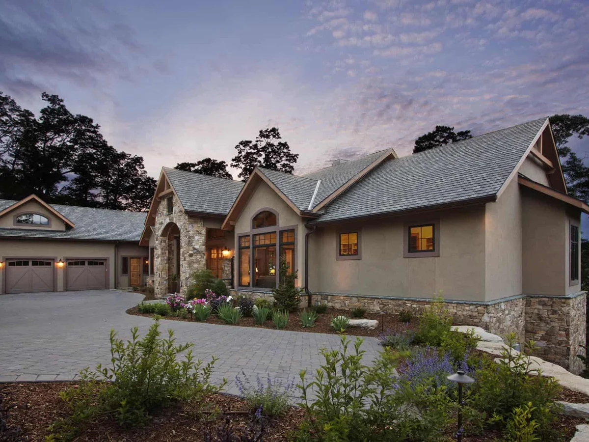 Reynolds Villa Exterior Dusk 1
