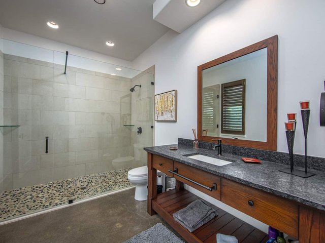 Ridgeview Guest Bathroom