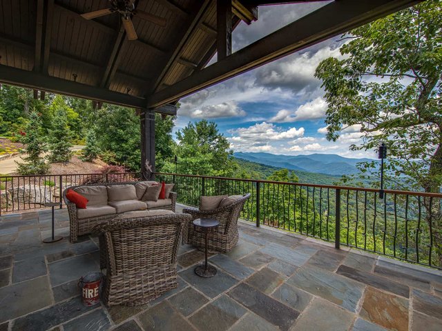 Ridgeview Outdoor Patio Overlooking Mountains