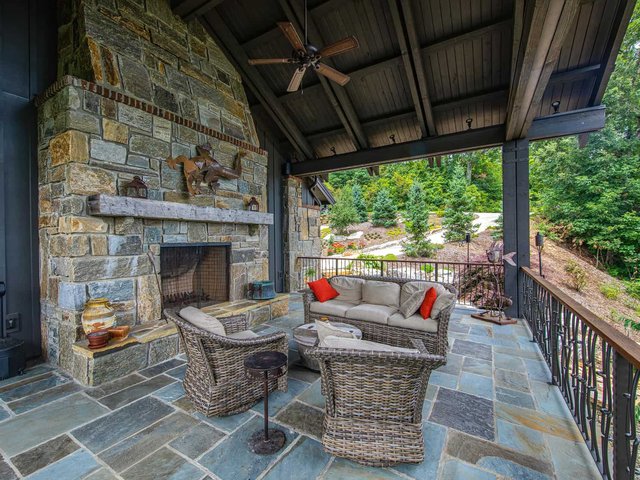 Ridgeview Outdoor Patio with Fireplace