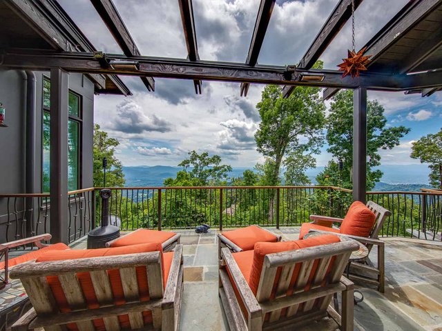 Ridgeview Outdoor Seating Overlooking Mountains