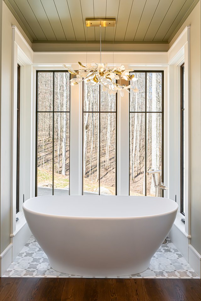 Secluded Sanctuary Bath Tub