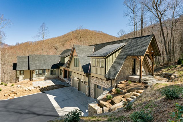 Secluded Sanctuary Exterior Garage