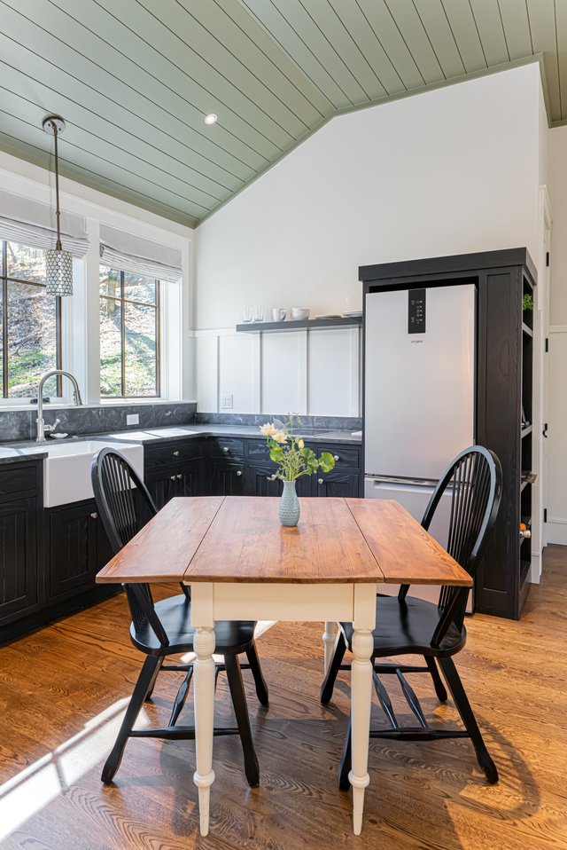 Secluded Sanctuary Guest Kitchen Table