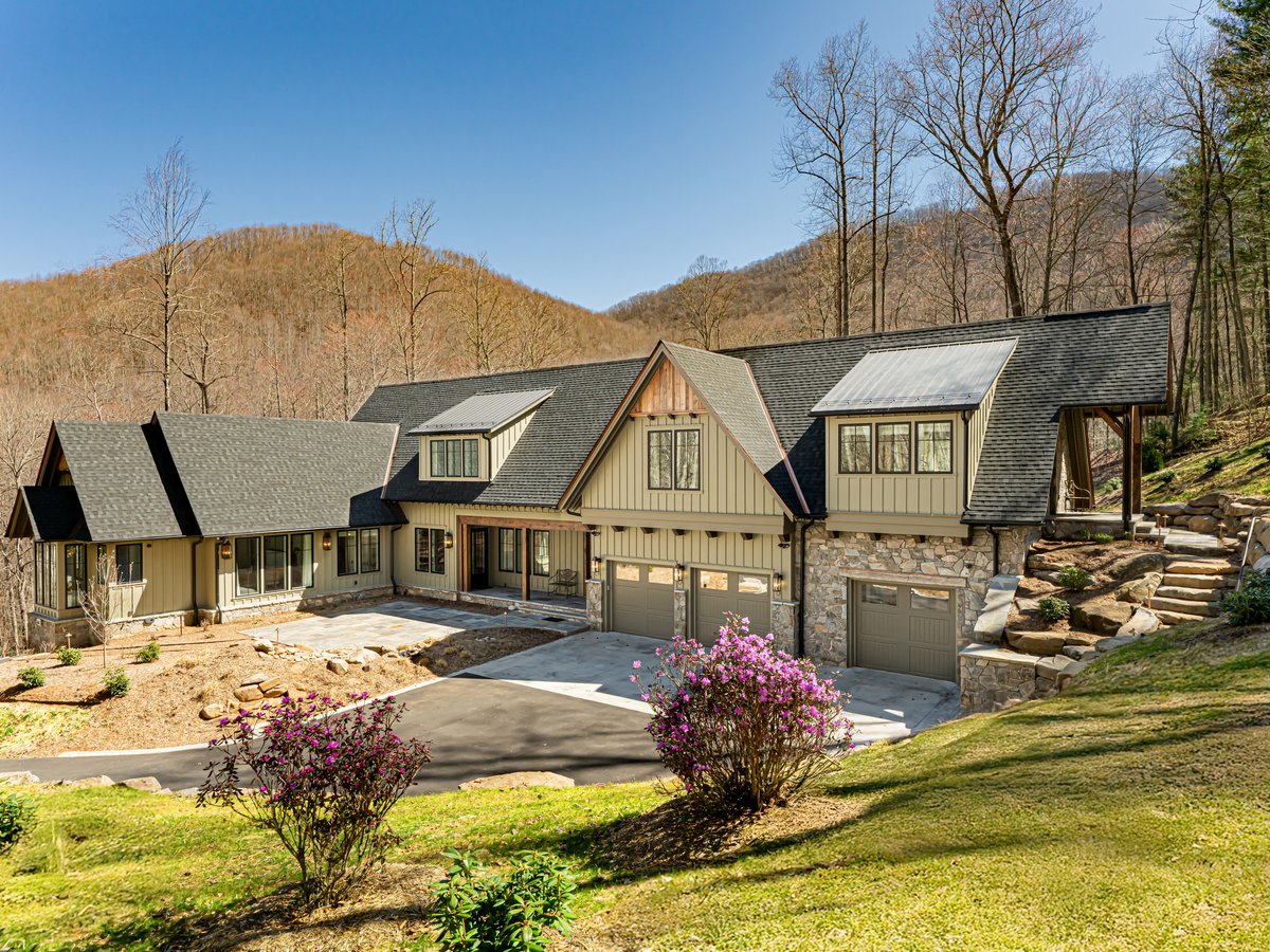 Secluded Santuary Exterior with a View