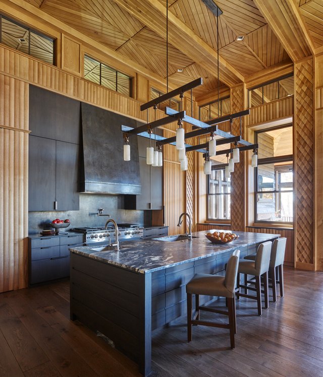 Anthracite Lodge Kitchen Bar