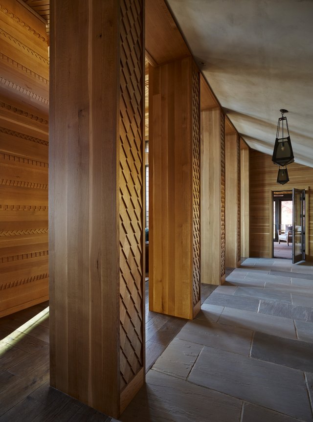 Anthracite Lodge column detail