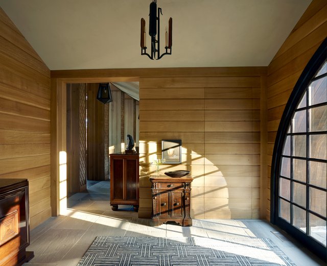 Anthracite Lodge Entryway