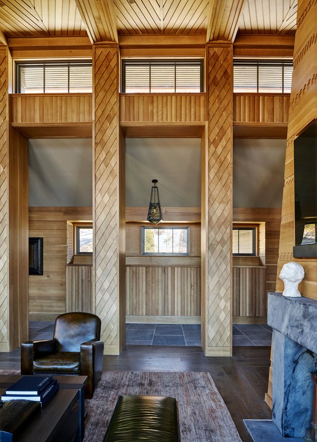 Anthracite Lodge Living area wood detail