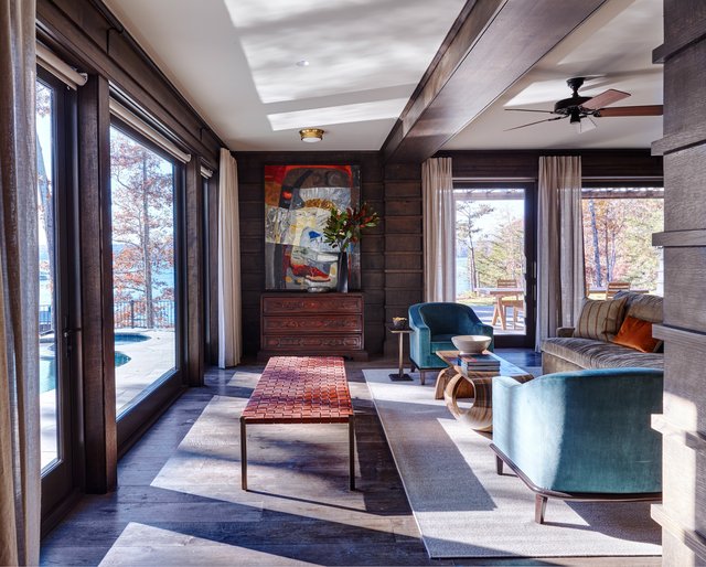 Anthracite Lodge sitting area with view of pool