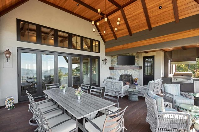 Villa Bella Vista Covered Porch Facing House